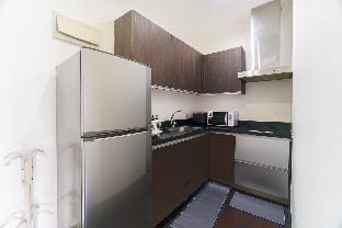 NEW 1 BR Suite in Makati w/ FREE use of amenities Apartment in Makati