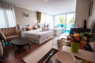 Studio room Balcony Free playground near Beach - E205 Apartment in Nong Kae