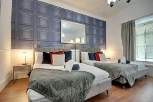 5 bed Maisonette in Fratton + 2 Smart TVs Apartment in Portsmouth