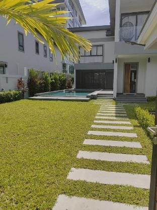Zhongtian Beach Romantic Luxury High-End Villa with Five Bedrooms and Five Bathrooms Villa in Pattaya City