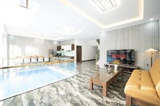 T P Residence Villa-3 mins walk to My Khe Beach Vacation rental in Da Nang