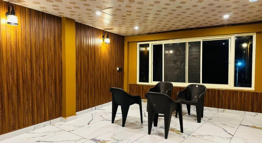 Heaven by lake & woods Hotel in Uttarakhand