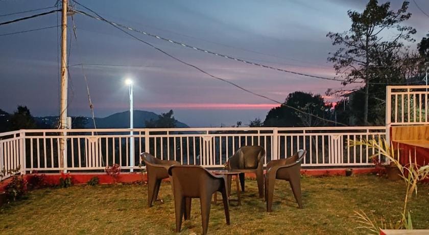 Heaven by lake & woods Hotel in Uttarakhand
