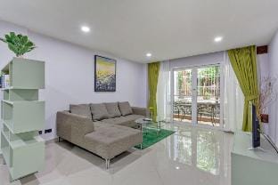 Garden View 1 Bedroom Apartment on Pratumnak #2 Apartment in Pattaya City