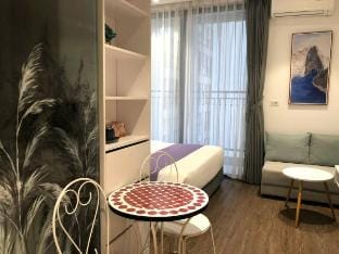 Luxury Studio vinhomes Greenbay Apartment in Laos