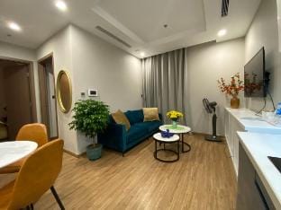 Luxury 2Brs 1wc vinhomes Green Apartment in Laos