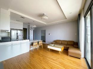 Vinhomes*D'capitale*Family - 12*peoples Apartment in Laos