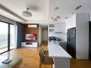 Vinhomes*D'capitale*Family - 12*peoples Apartment in Laos