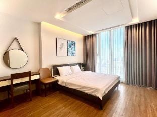 Gần Phố cổ Vinhomes Metropolis 6Brs. Apartment in Hanoi