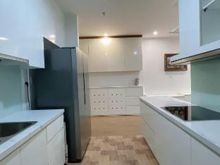 Luxury 4 bedrooms In Vinhomes skylake - Pham Hung Apartment in Laos