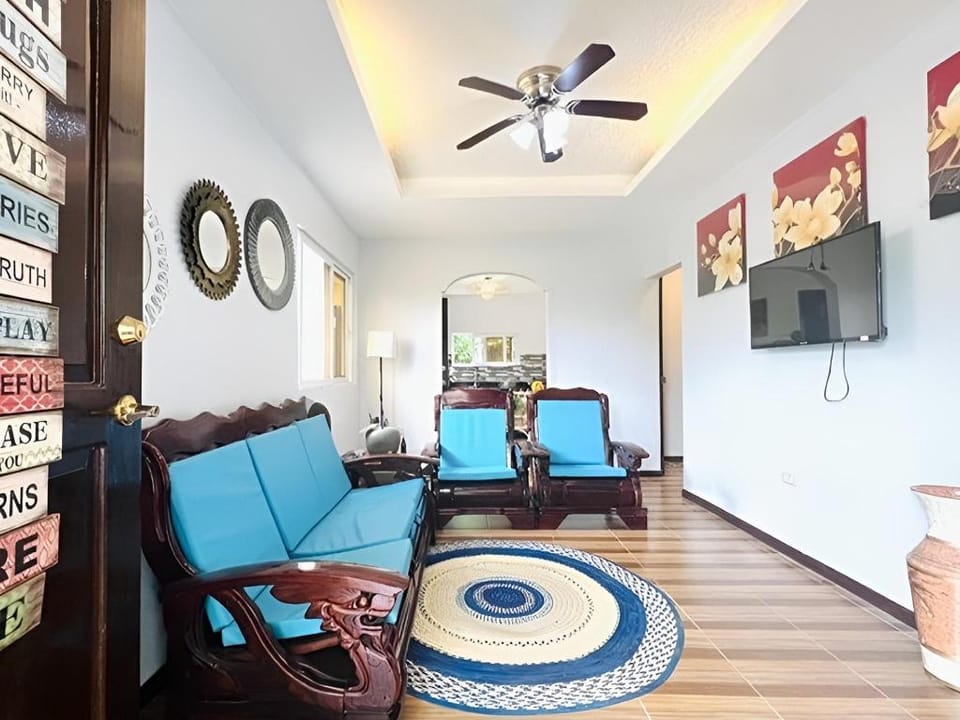 Apong Martina's Guest House La Union Hotel in La Union