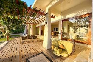 Cozy Family Villa with Sunset View Villa in Batu Layar