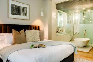 Ultimate Escape in Vibrant De Waterkant at Ishani Apartment in Cape Town