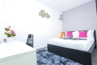 Phratamnak C2 – Vibrant & Airy Villa with Pool Vacation rental in Pattaya City
