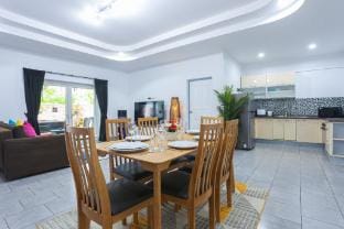 C1  Coastal Chic Haven –  with Private Pool Villa in Pattaya City