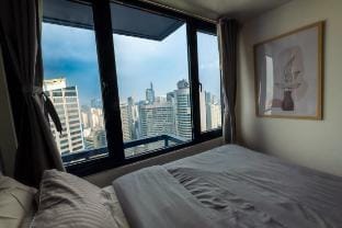Modern Living 3 Makati 200mbps w/ Wifi & Netflix Apartment in Makati