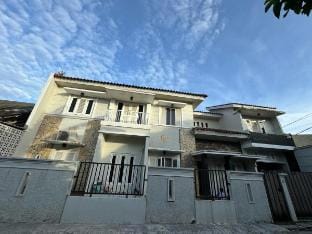 Witte Huis Cirendeu Vacation rental in South Jakarta City