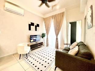 Cozy 2 Rooms Golf Course Lake View Apartment in Petaling Jaya