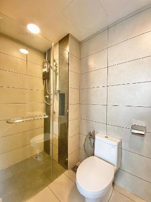 Cozy 2 Rooms Golf Course Lake View Apartment in Petaling Jaya
