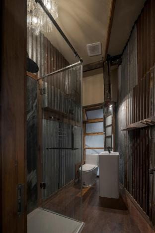 Vanich House : The Mechanic's Room Apartment in Bangkok