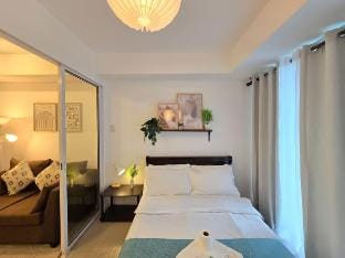 Condotel Azure Urban Resort Near Airport #AZ06 Apartment in Paranaque