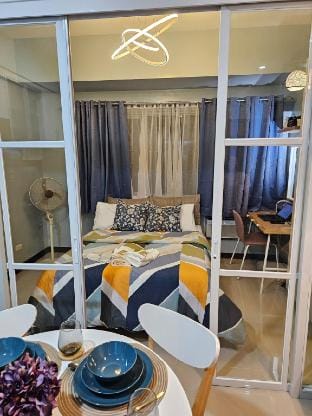Urban Escape at Morgan Suites McKinley Hill, BGC Apartment in Makati