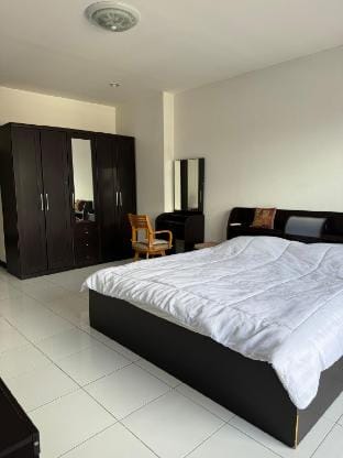 Country Complex B Buildingg Apartment in Bangkok