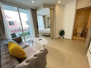 พัทยาใต้ ถนนบรรเทิงในค่ำคืน & shopping Apartment in Pattaya City