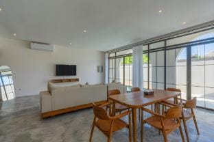 Modern 3-BDR Villa with Secluded Pool at Canggu Villa in North Kuta