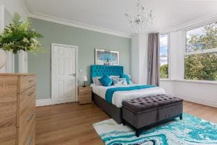 Grand Villa: 6 En-suites, Hot Tub, & Park View Vacation rental in Liverpool