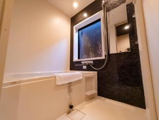 Modern House | 5 Bedrooms | Walk to Attractions! Villa in Osaka