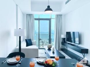 Cozy 1BR with Balcony & Views in Azizi Fawad Vacation rental in Dubai