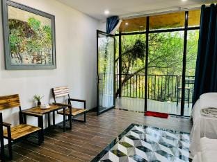Muong Retreat-Beauty Family4 in Culture Art Museum Apartment in Laos