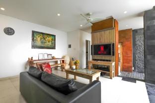 Inviting 3BR Hideout in Legian Perfect for Family Villa in Kuta