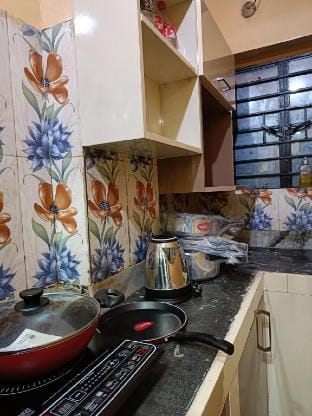 SwarnaBiroti-20minAirport,25minStn,100Mbps,SmartTV Vacation rental in Kolkata