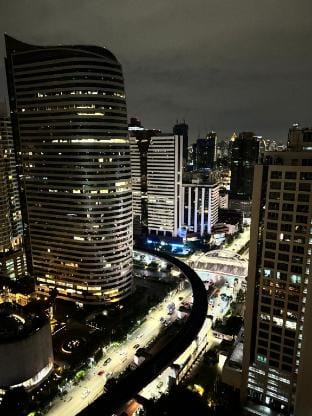 Serviced 2 Bed Superior SkyVillas Apartment in Bangkok