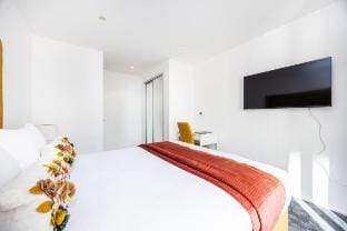 Chizzy Superior One Bed Flat Vacation rental in London