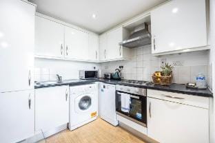 Hide Out 2 Bed Apartment - Excel Vacation rental in London