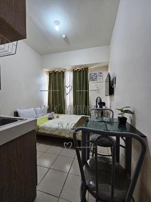 12 MACKS AWESOME PLACE+NETFLIX+UNLIFASTWIFI Vacation rental in Mandaluyong