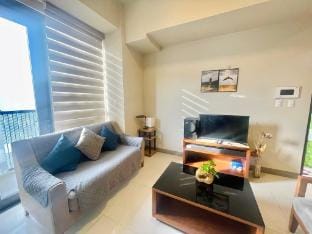 Mactan NEWTOWN Condo With Beach and Pool access Apartment in Lapu-Lapu City