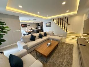 Super Luxury 4BR pool villa - Pattaya City Centre Villa in Pattaya City