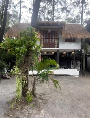 Casa 29:11  by Happy Hut Retreat 13 pax with beach access Zambales Villa in Central Luzon
