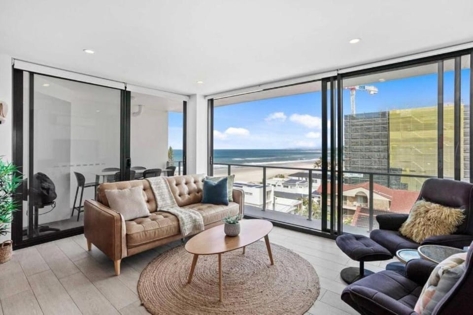 Ocean View Luxury in Periscope Apartment in Palm Beach