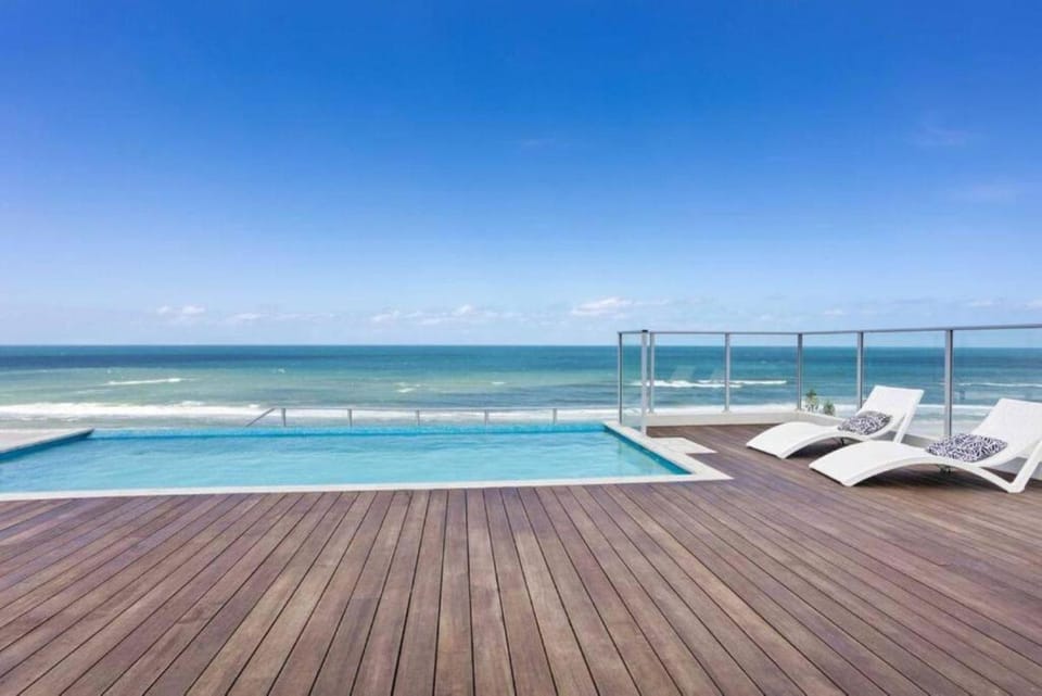 Ocean View Luxury in Periscope Apartment in Palm Beach