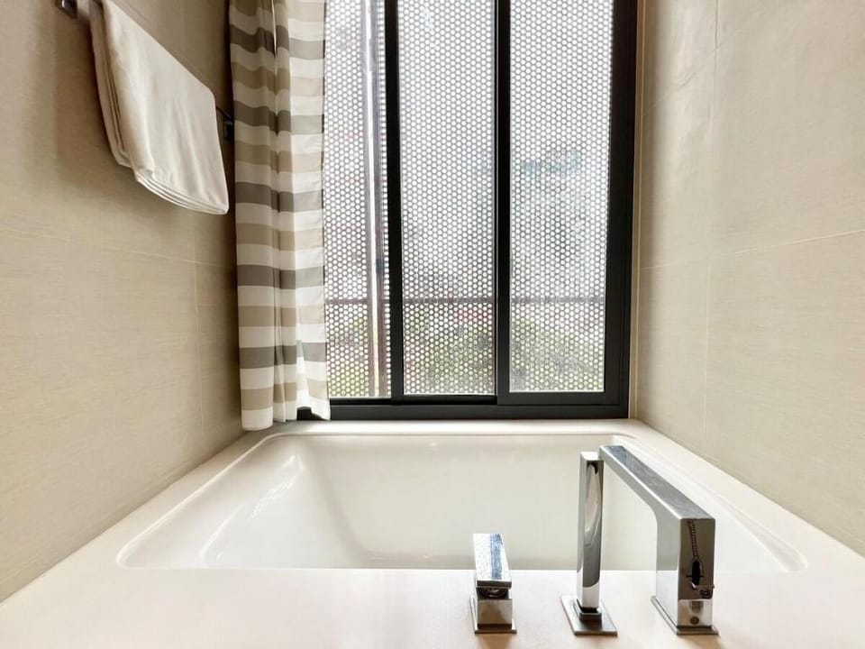 Perfect location# Pool#Gym@BTS/MRT&2BR#5ppl5F/121 Apartment in Bangkok