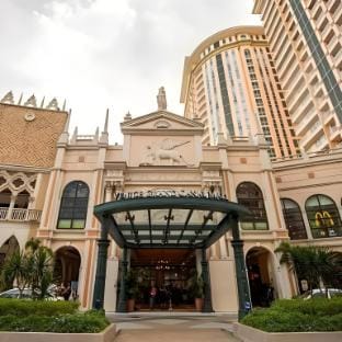 Japandi Oasis in Mckinley Hill Apartment in Makati