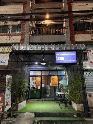 La Belle Nuit 3 share bathroom Apartment in Chiang Mai