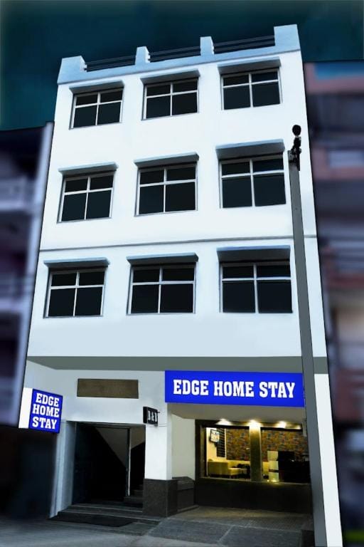 Goroomgo Edge Homestay Mahipalpur Vacation rental in New Delhi