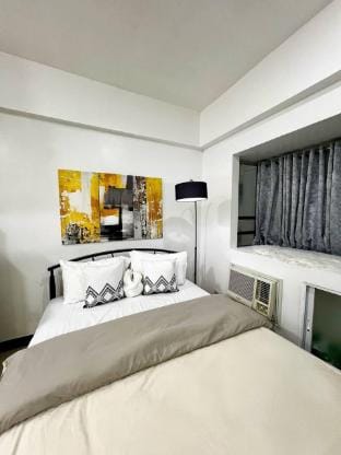 Studio Room in Taguig City/Mckinley Hill Apartment in Makati