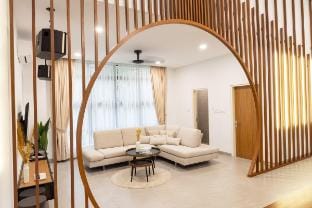 BY THE LAKE Villa Broga/Semenyih up to 24pax Wifi Villa in Negeri Sembilan, Malaysia